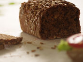 TUMMAT LEIV�T