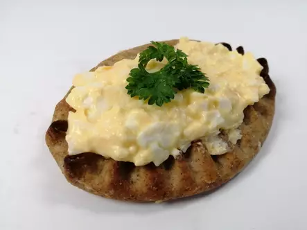 Karjalanpiirakka munavoilla - SUOLAISET PALAT - 6461 - 2