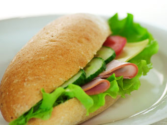 Täytetty grahamsämpylä - SUOLAISET PALAT - 6401 - 0