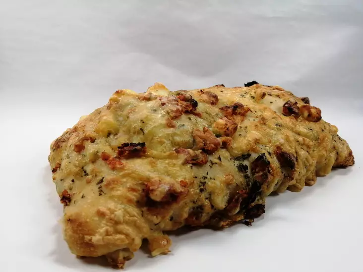 Tomaatti-basilikaleipä 380g - VAALEAT LEIVÄT - 1011 - 1