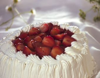 Gluteeniton mansikkakermakakku 5h - KONDITORIA - 9095 - 1